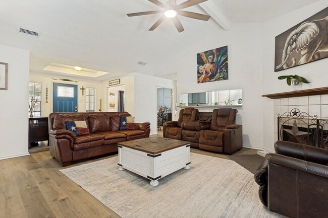 Photo - 106 E Apollo Rd