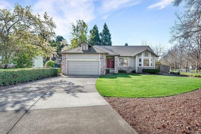 Building Photo - Beautiful Home in the Lakewood Hills Gated...