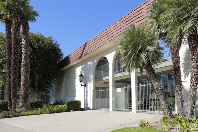 Villas Apartments Homes