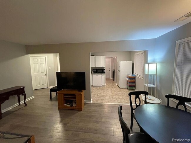 Photo - 6102 Harrison St