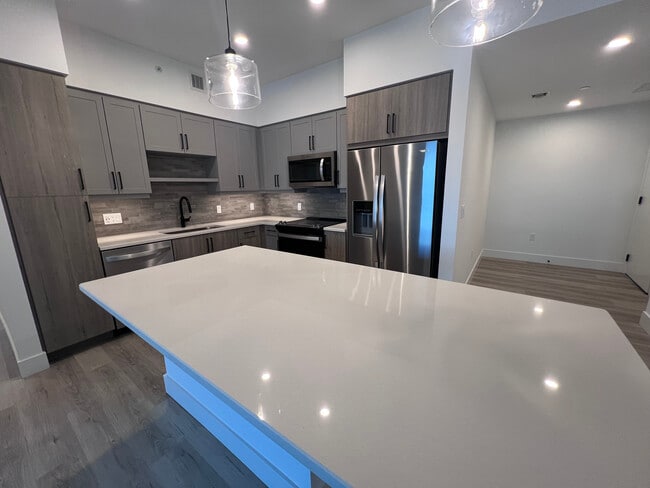 Building Photo - 83 NW 26th St Unit A3