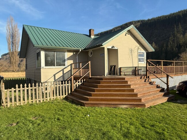 Home on South Skagit Highway - Home on South Skagit Highway