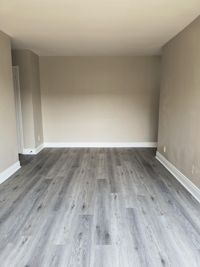 Photo - 19 Iroquois St