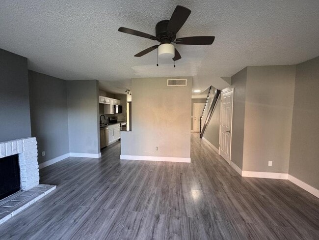 Photo - 2357 Tom Jones St