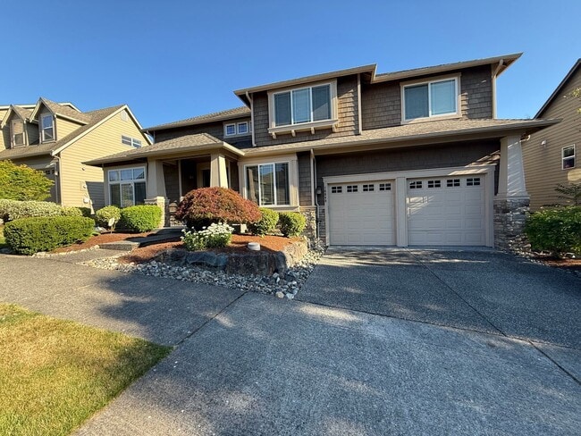 Modern 4BR Home in Redmond with Spacious L... - Modern 4BR Home in Redmond with Spacious L...