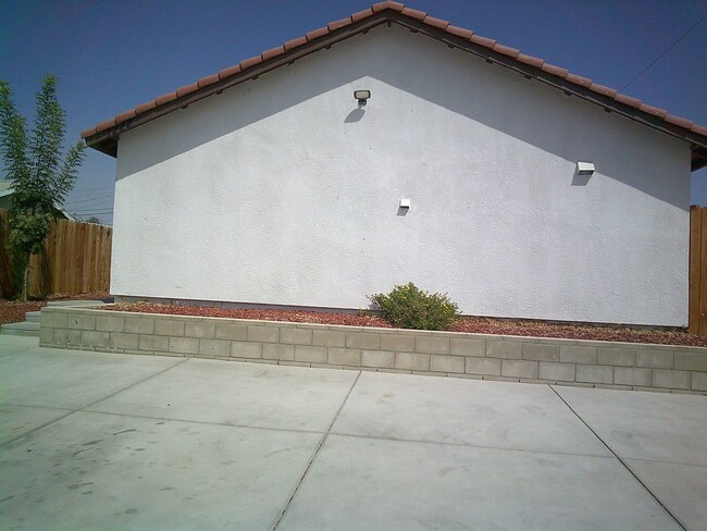 Building Photo - Jeffrey St. Unit #A Rental