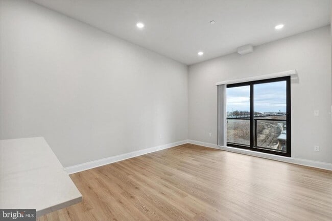 Photo - 2157 E Lehigh Ave Unit 203