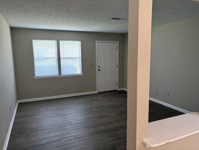 Photo - 422 Prince Ln House