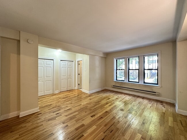 Building Photo - 1335 N Dearborn St Unit J01P