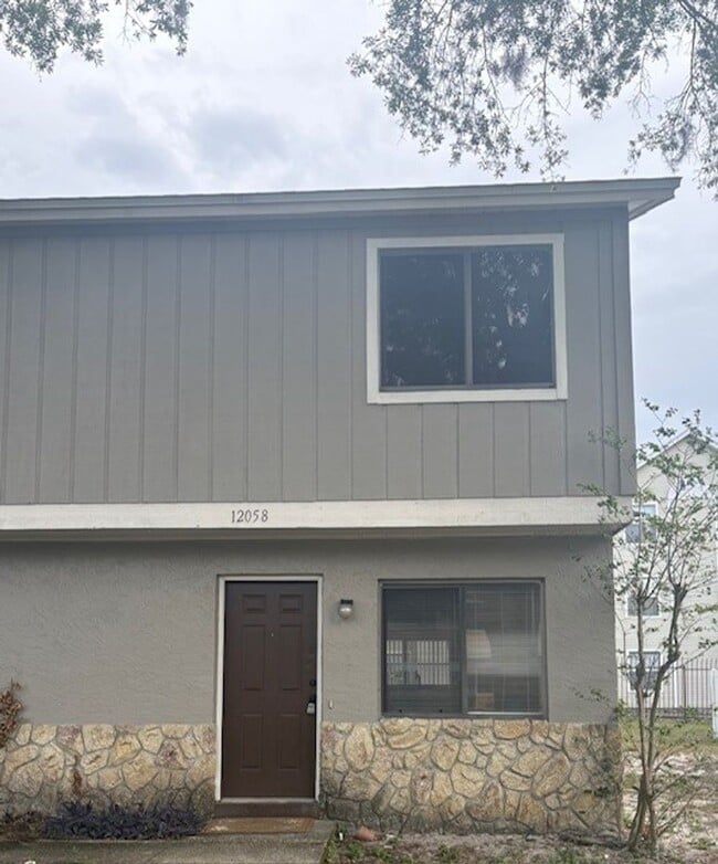 Building Photo - UCF AREA - Newly Remodeled 2/2.5 Townhouse in Cambridge Circle