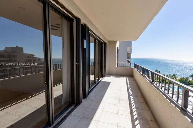 Photo - 251 Crandon Blvd Unidad 1228