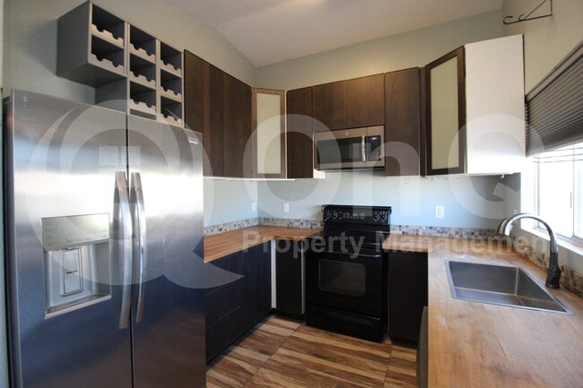Photo - 726 W Bowker St