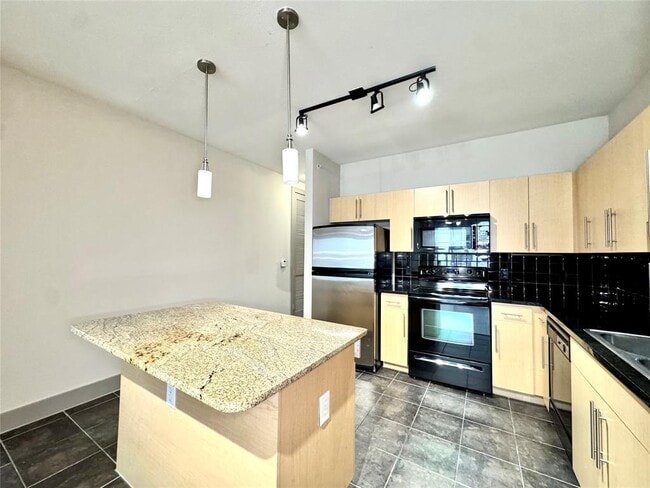 Photo - 3660 Richmond Ave. Unidad 127 Rental