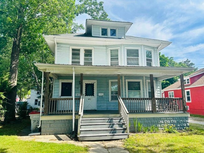 Building Photo - 722 E Grape St Unit 2