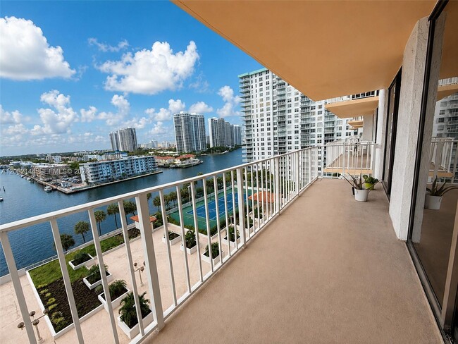 Building Photo - 290 174th St Unit 1005