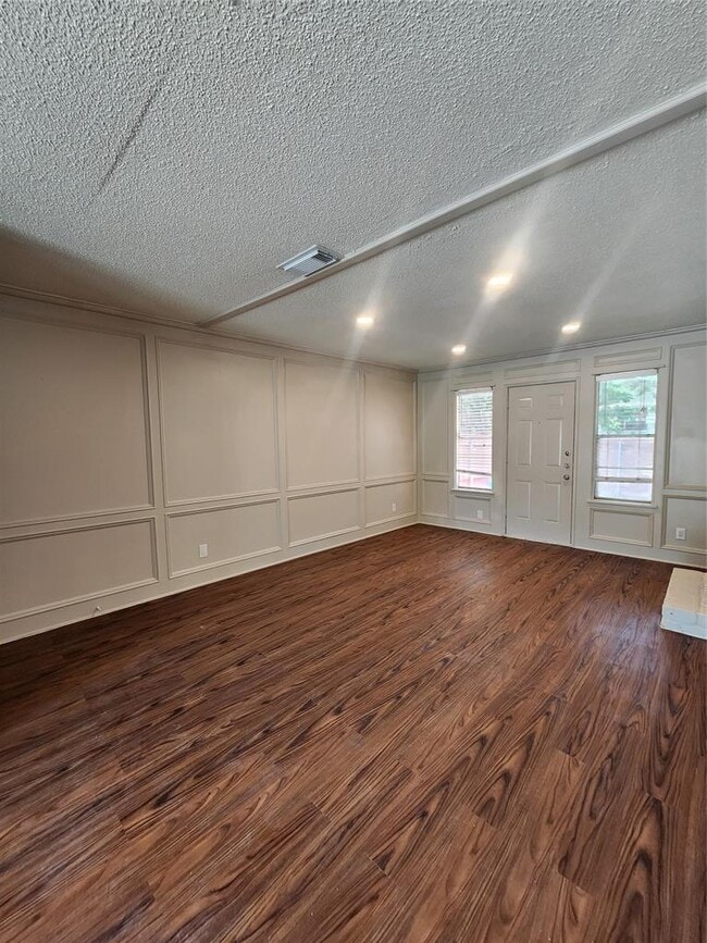 Photo - 2900 Lovell Dr