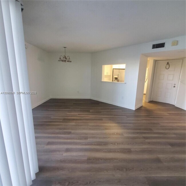 929 Hamilton Dr Unit 929F
