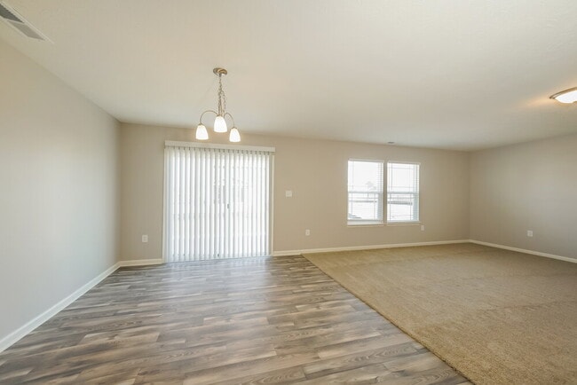 Photo - 1503 Lexington Trail