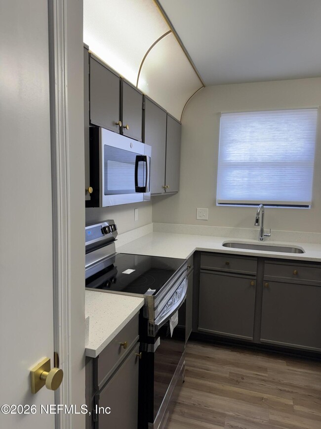 Photo - 3042 Hampstead Dr