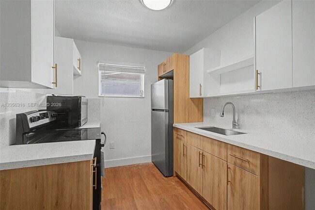 Photo - 3170 SW 16th St Unit 10