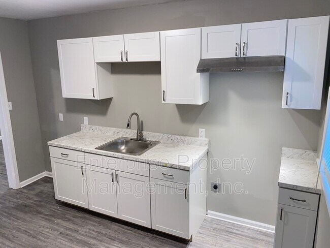 Photo - 1113 North Pkwy