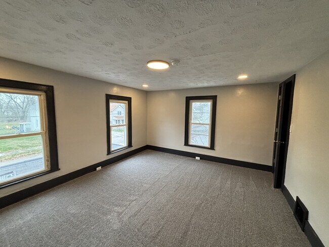 Photo - 932 13th St SE