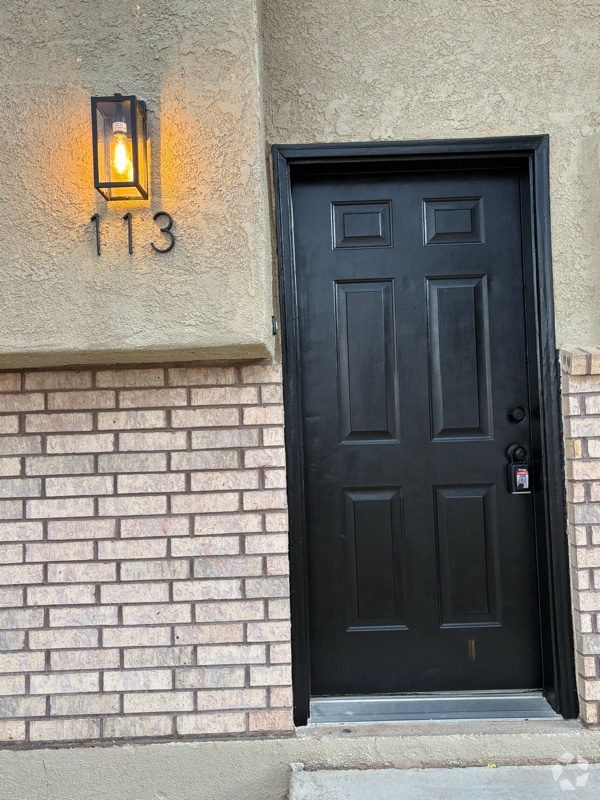 Building Photo - 113 W Sunset Dr Rental