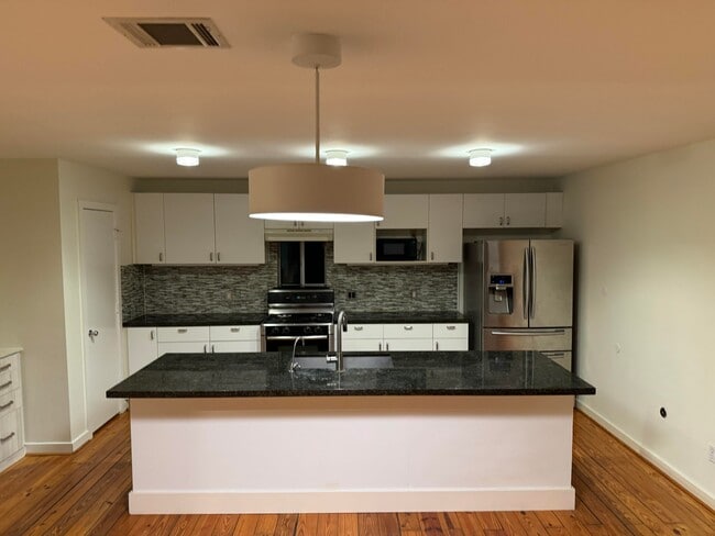 Photo - 5235 Blossom St