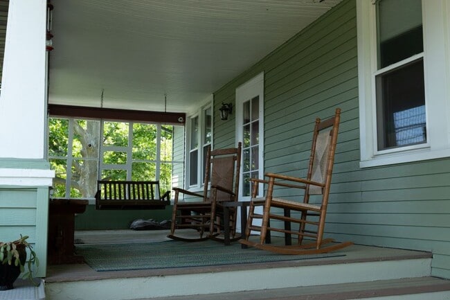 Building Photo - 801 N Main St