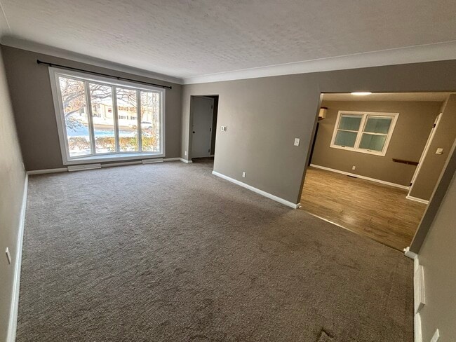 Photo - 333 Erb St. W