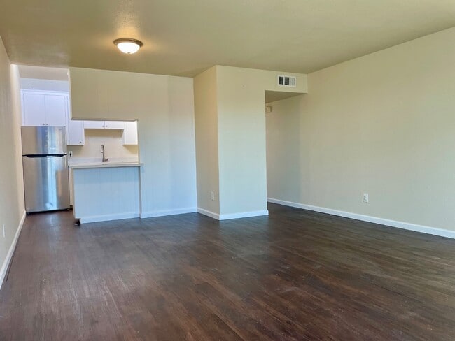 Photo - 175 W Alameda St