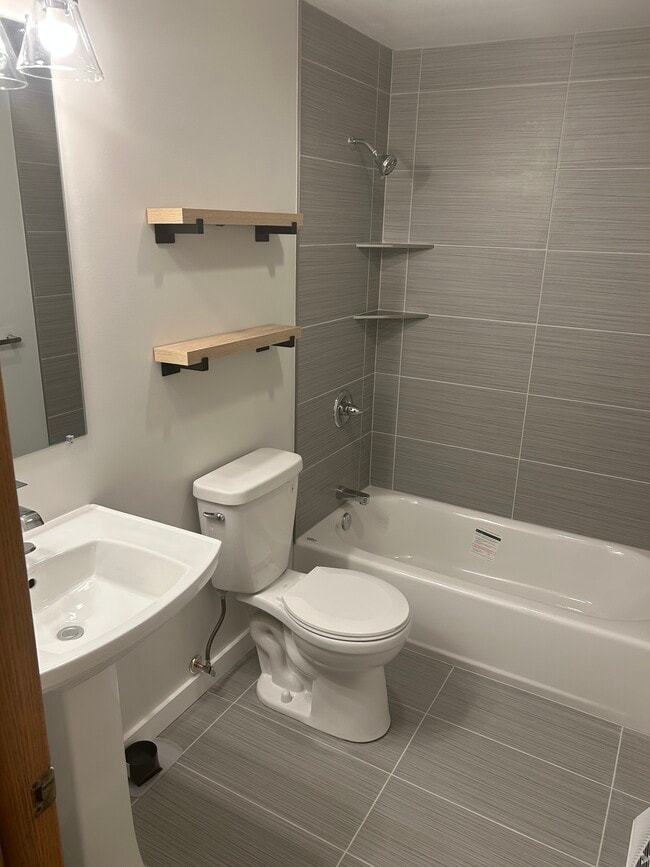 Photo - 234 E 33rd St