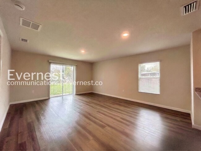 Photo - 25 Raeland Ln