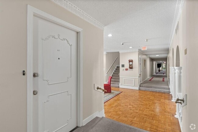 Building Photo - 2701 Bellefontaine Unit A1 Rental