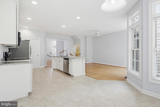 Photo - 10635 Hillingdon Rd