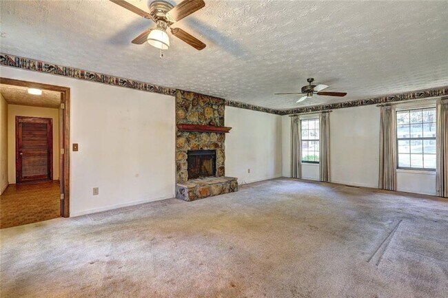 Photo - 503 Fayetteville Rd