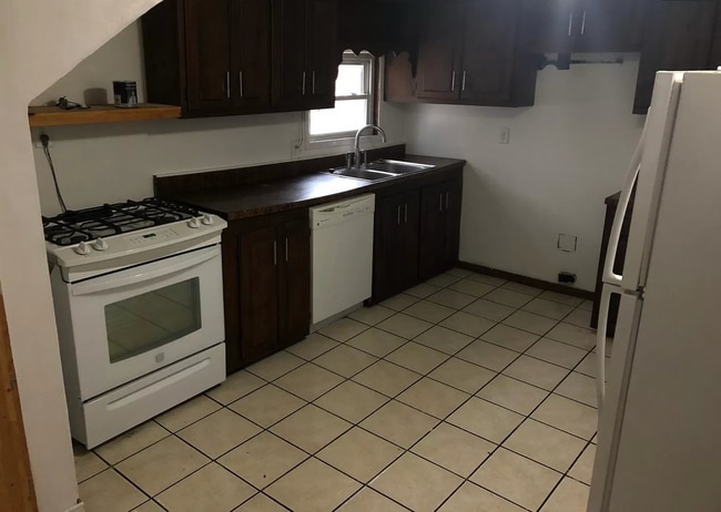 Photo - 3 Bedroom | 1 Bathroom Home | w/car port in drive | PET FRIENDLY