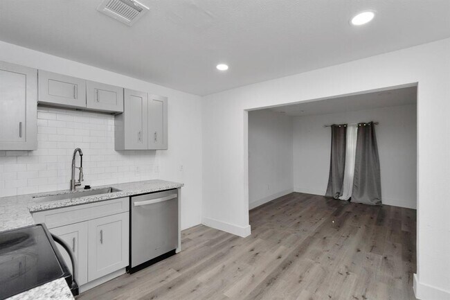 Photo - 4934 Burma Rd