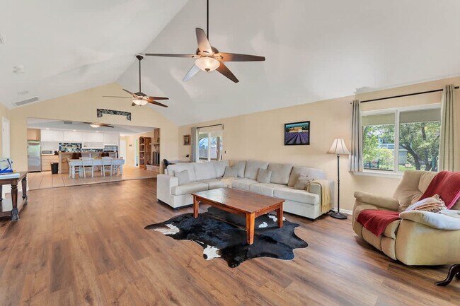 2388 Lakeshore Dr Unit SI ID1351236P