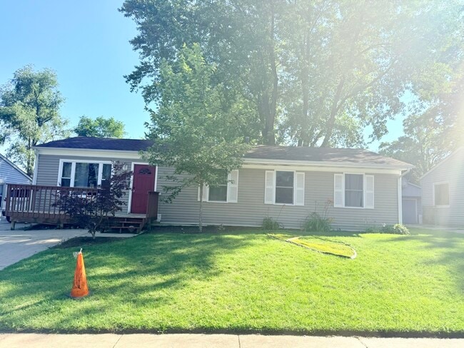 Photo - 419 Singapore Ln