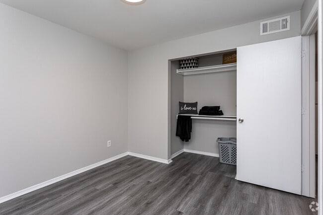 1BR, 1BA - 500 SF