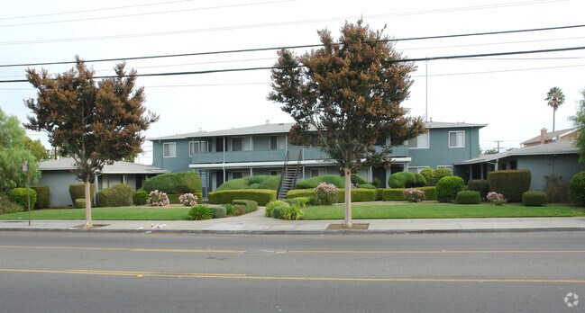 Photo - Laurel Manor