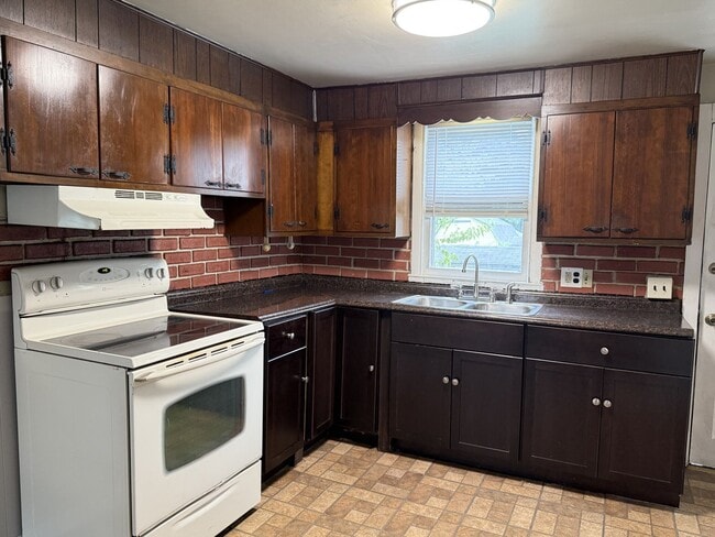 Building Photo - 2280 Old Philadelphia Pike Unit Apt. 1