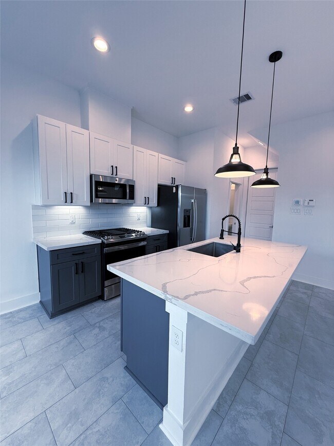 Photo - 1058 Mansfield St
