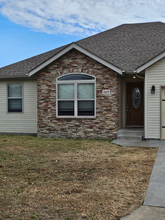 Photo - 3 Bedroom 2 Bath 2 Car Garage House. Walking Distance to the Medical School