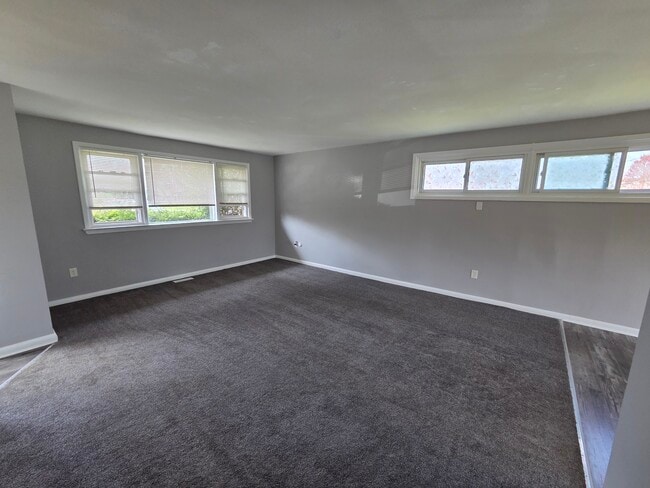 Photo - 811 Coppock Ln