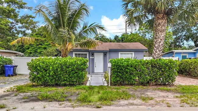 Building Photo - 1378 SW 26th Ave Rental