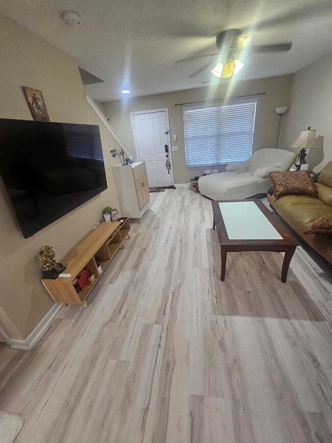 Building Photo - 572 Bradburn Village Cir