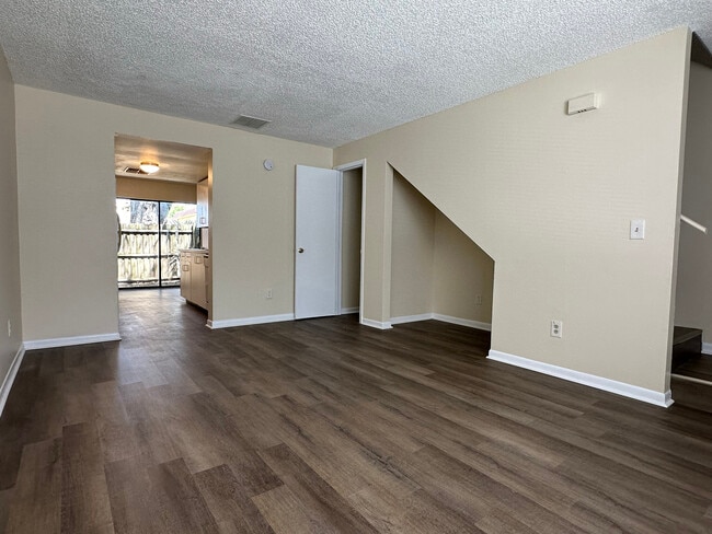 Photo - 2052 Kings Hwy Townhome