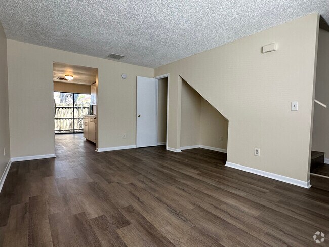 Building Photo - 2052 Kings Hwy Rental